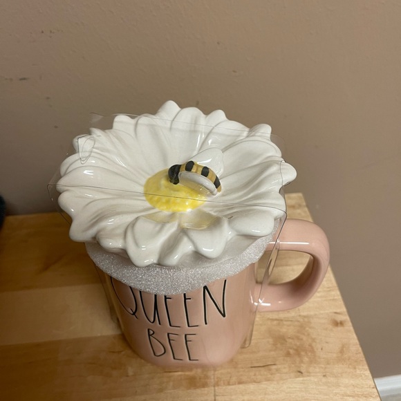 Rae Dunn Queen Bee Floral Topped Mug - Picture 2 of 6
